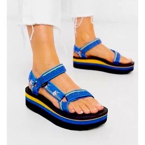 Teva Universal platform Unicorn sandal size 8